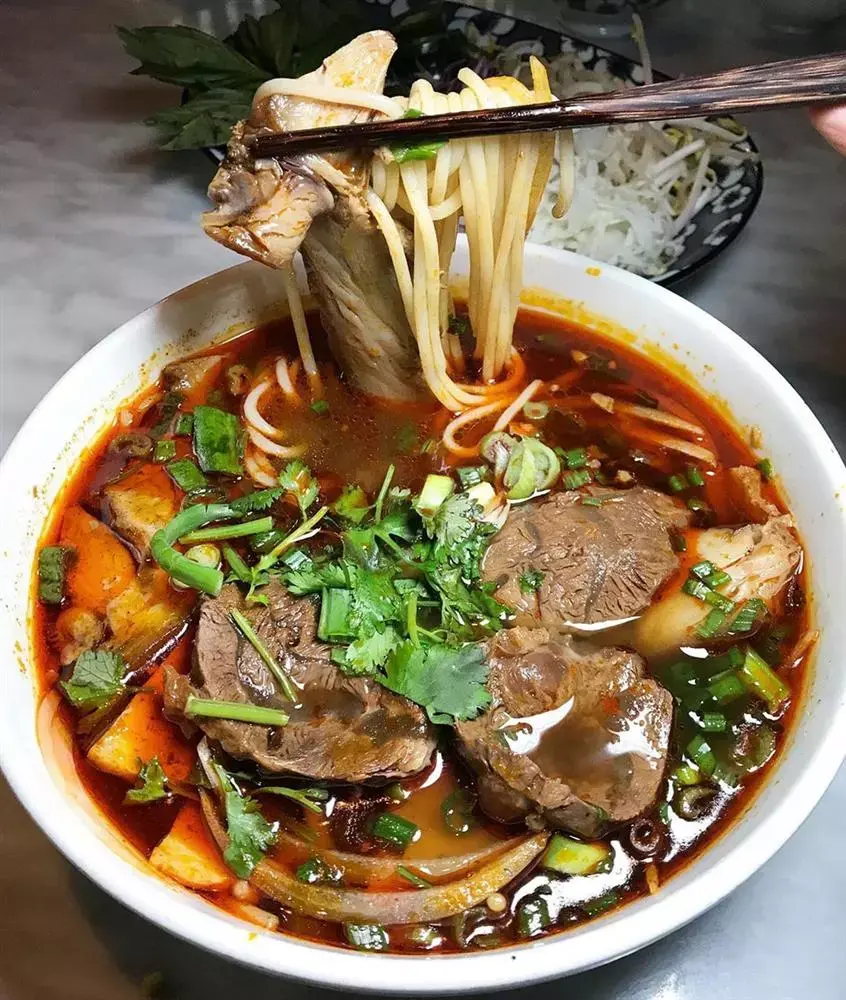 Bún bò Huế O Lệch - Quán ăn ngon Cầu Giấy được yêu thích nhất 