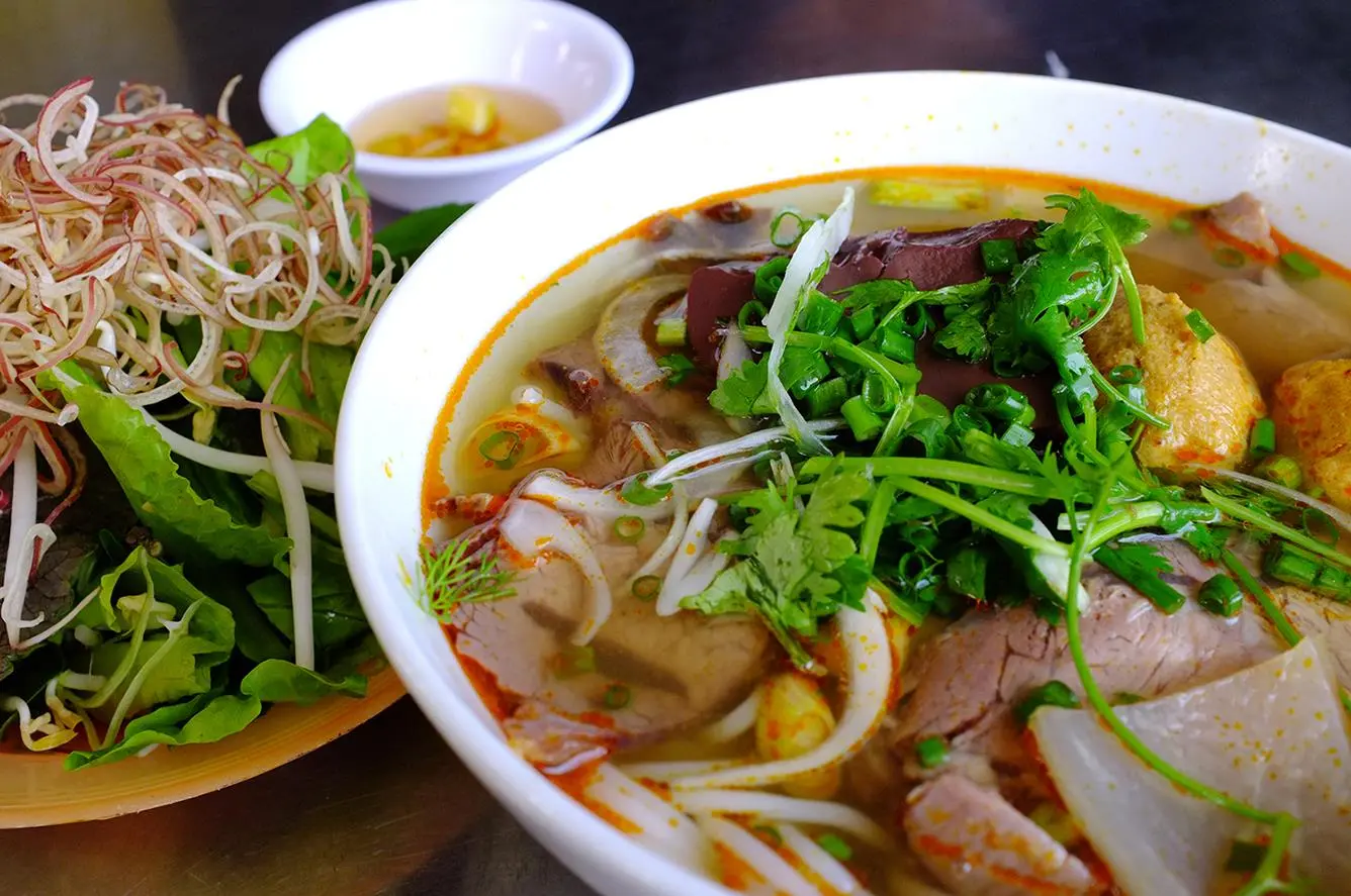 Bún Bò Huế O Hạnh - Quán ăn ngon ở Phú Nhuận quen thuộc 