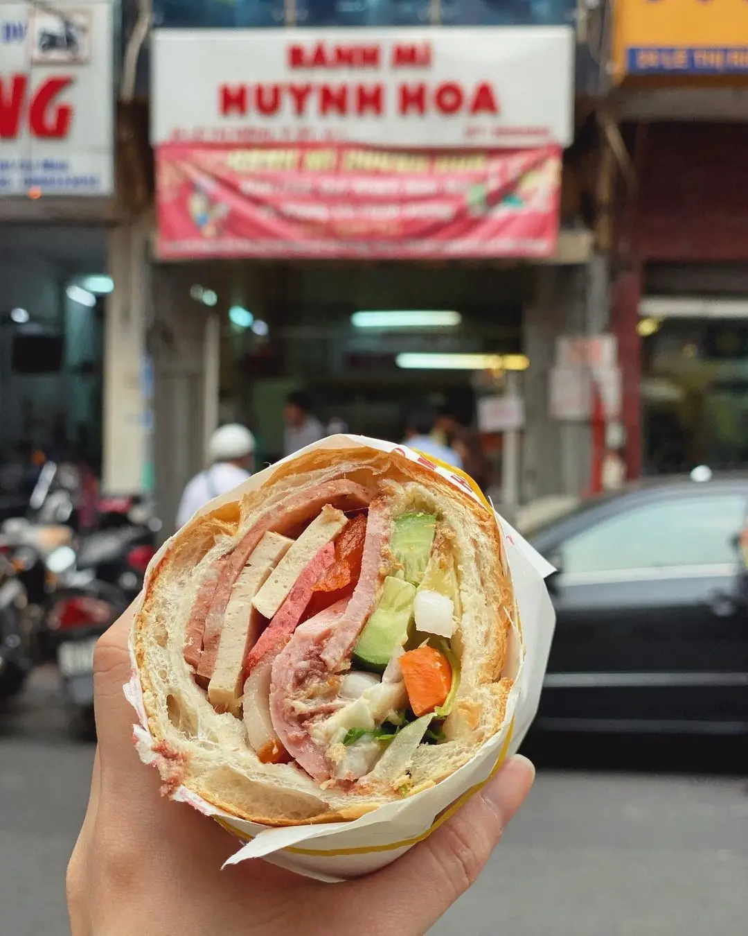 Bánh mì Huỳnh Hoa - Quán ăn ngon Quận 1 cho mọi du khách 