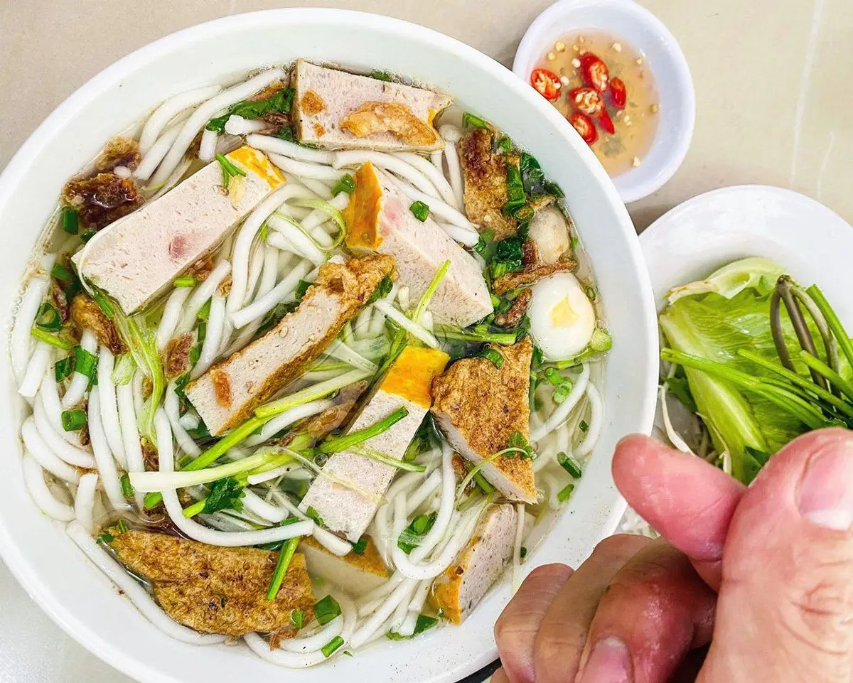 Bánh canh chả cá - Quán ăn ngon Phan Thiết cực hút khách 