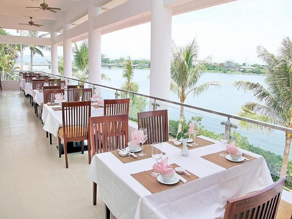 Nhà Hàng Riverside – Tự do thư giãn bên sông từ sáng tới tối