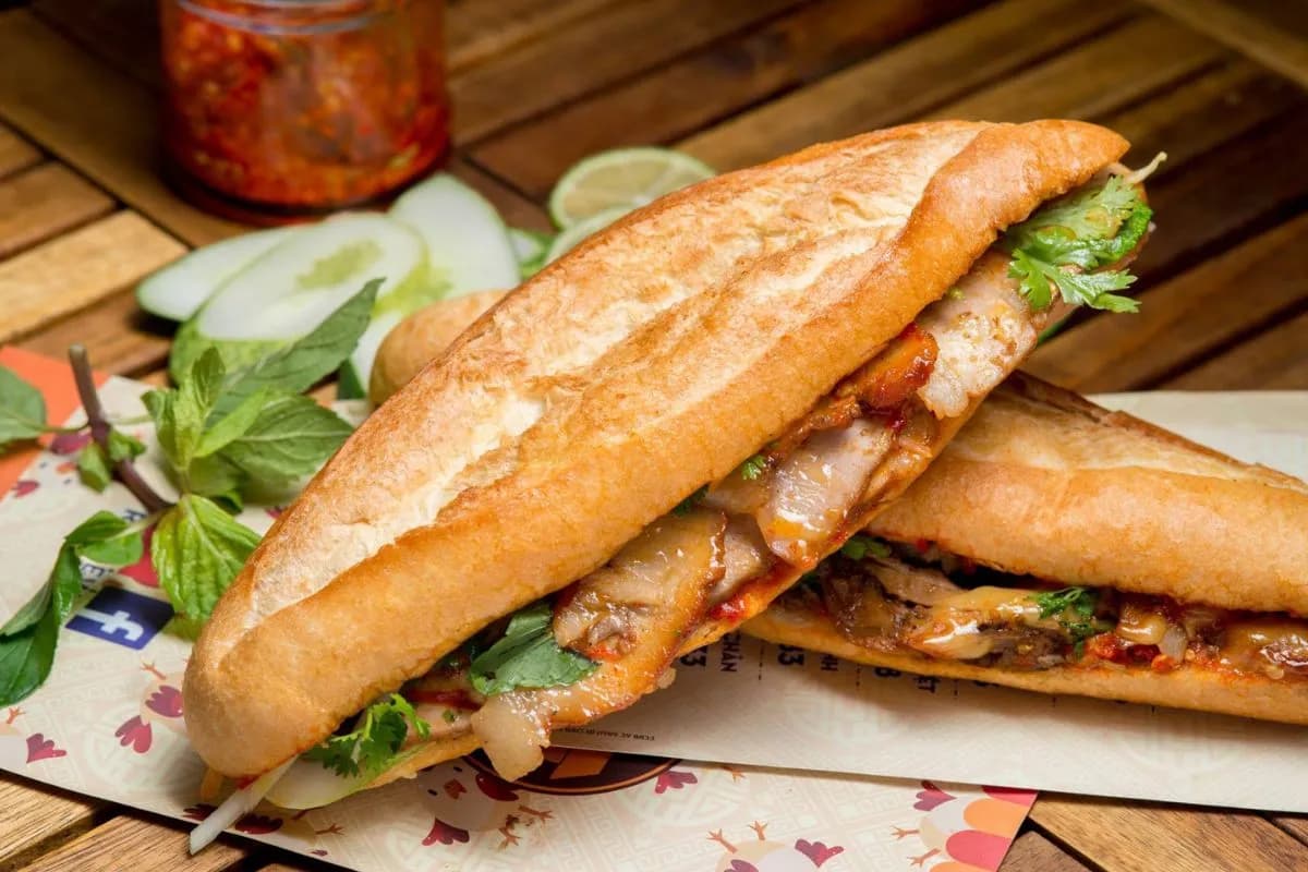 Quán bánh mì thịt nướng bà Tám